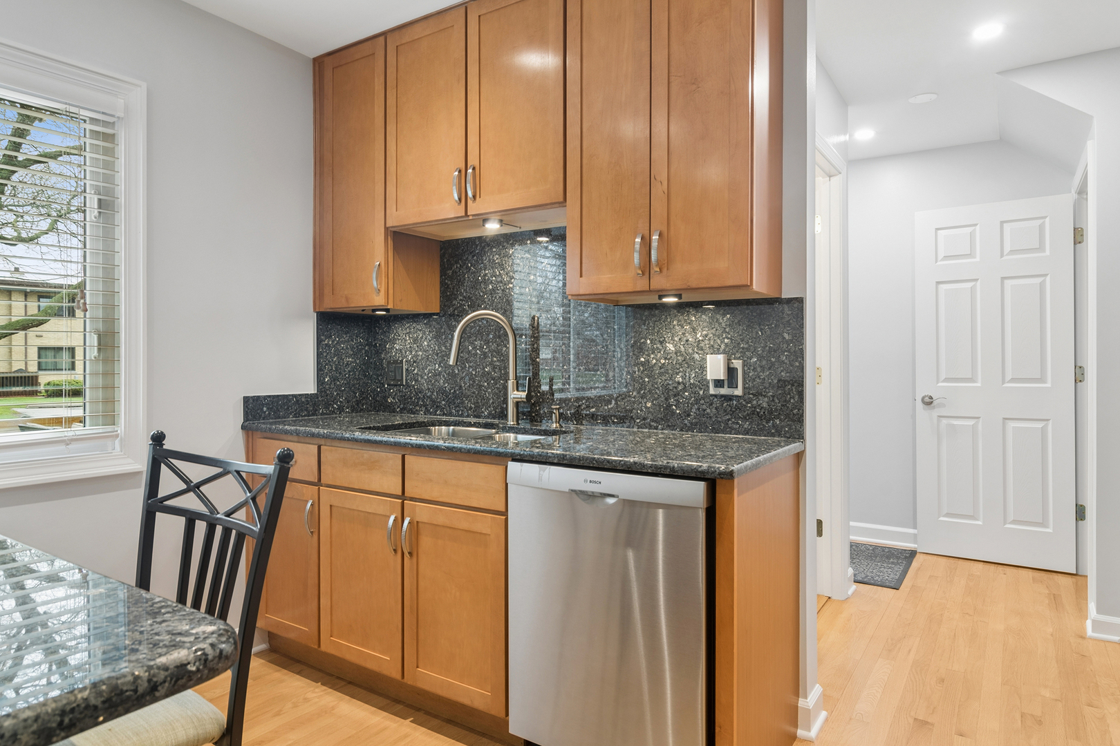 934 North Wheeling Road Mount Prospect, IL 60056 - Photo 7 of 20