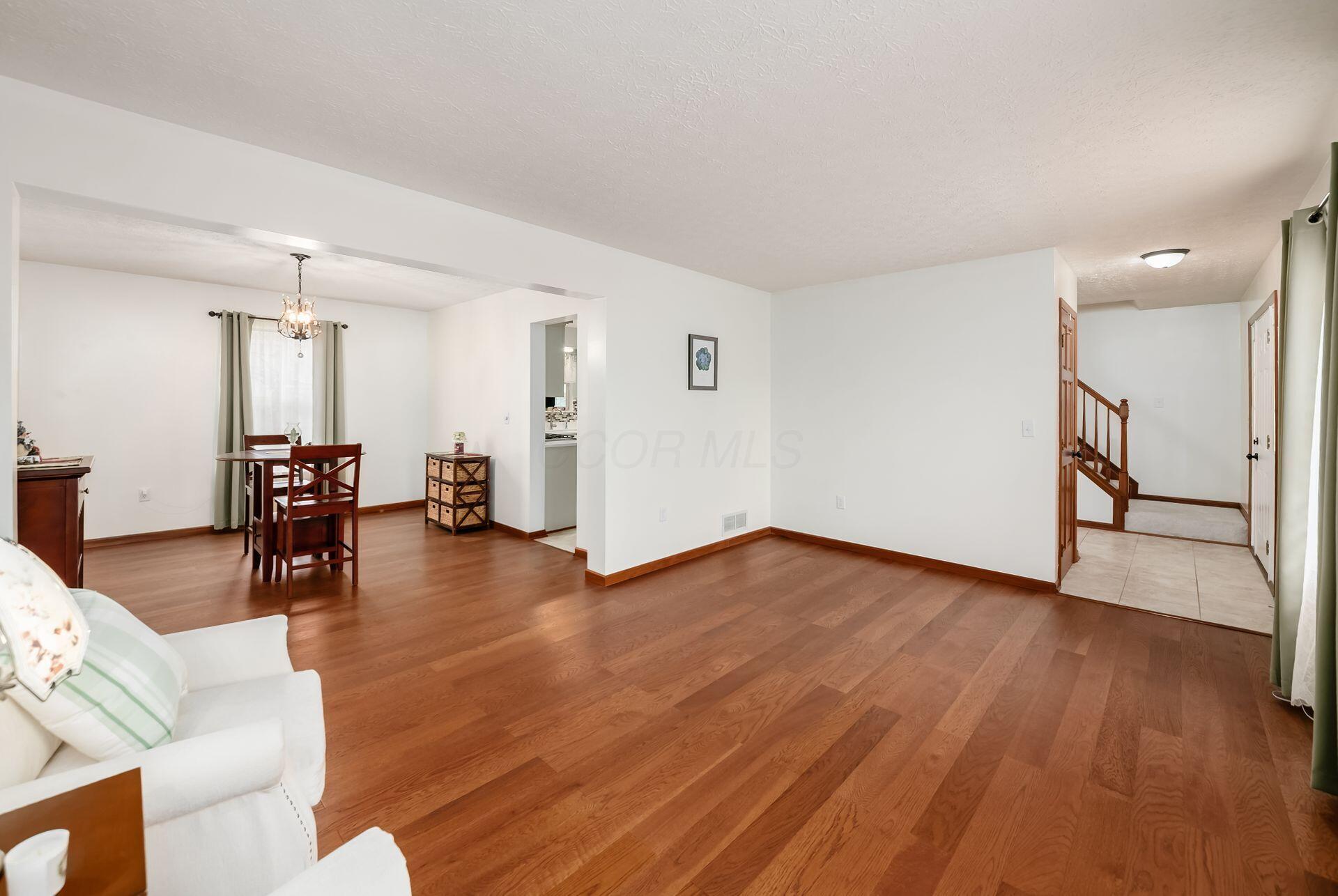 5581 Seapine Road Hilliard, OH 43026 - Photo 9 of 58 Living Room - 17'0" x 11'6"