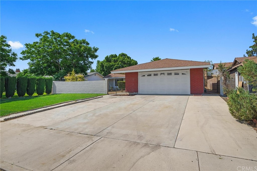 5080 Rockhurst Court, Riverside, CA 92503 Compass