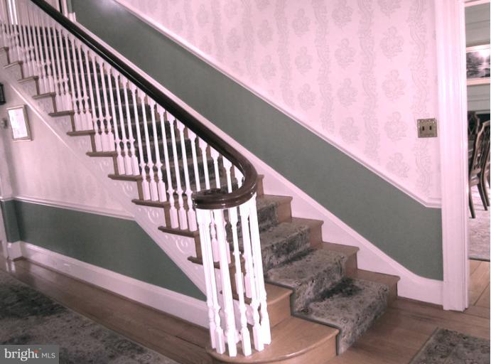314 Valley Court Road Lutherville-Timonium, MD 21093 - Photo 13 of 30 Gracious staircase with gentle rise
