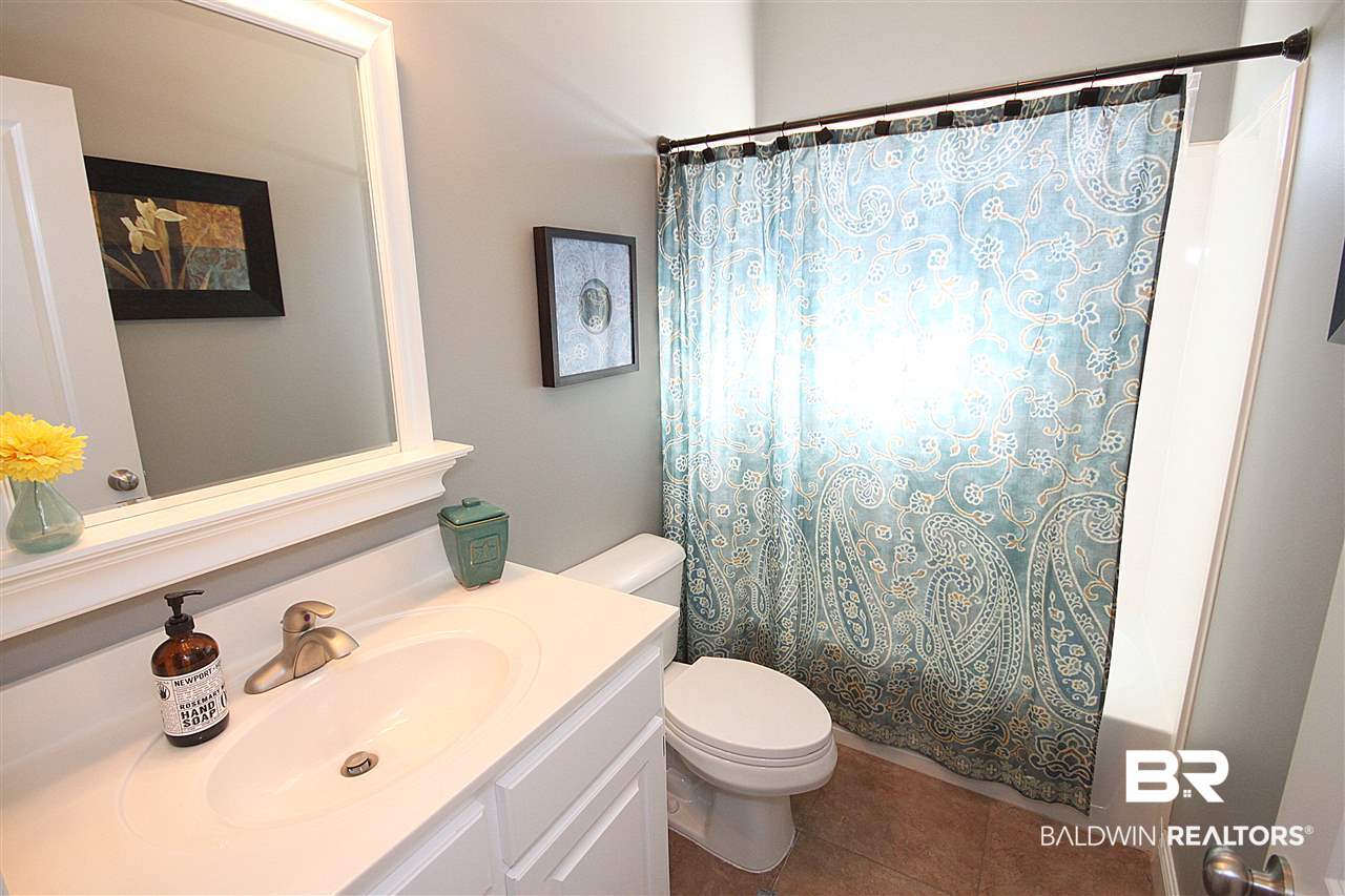 24915 Bosbyshell Avenue Daphne, AL 36526 - Photo 30 of 48 Guest Bath