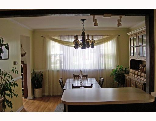 349 Rockfield Road Pittsburgh, PA 15243 - Photo 3 of 8