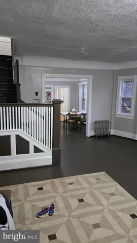 a view of livingroom with furniture