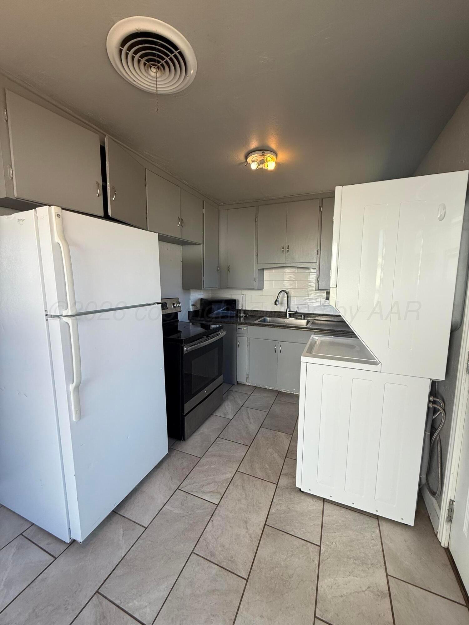 4008 South Van Buren Street Amarillo, TX 79110 - Photo 3 of 7 IMG_2400