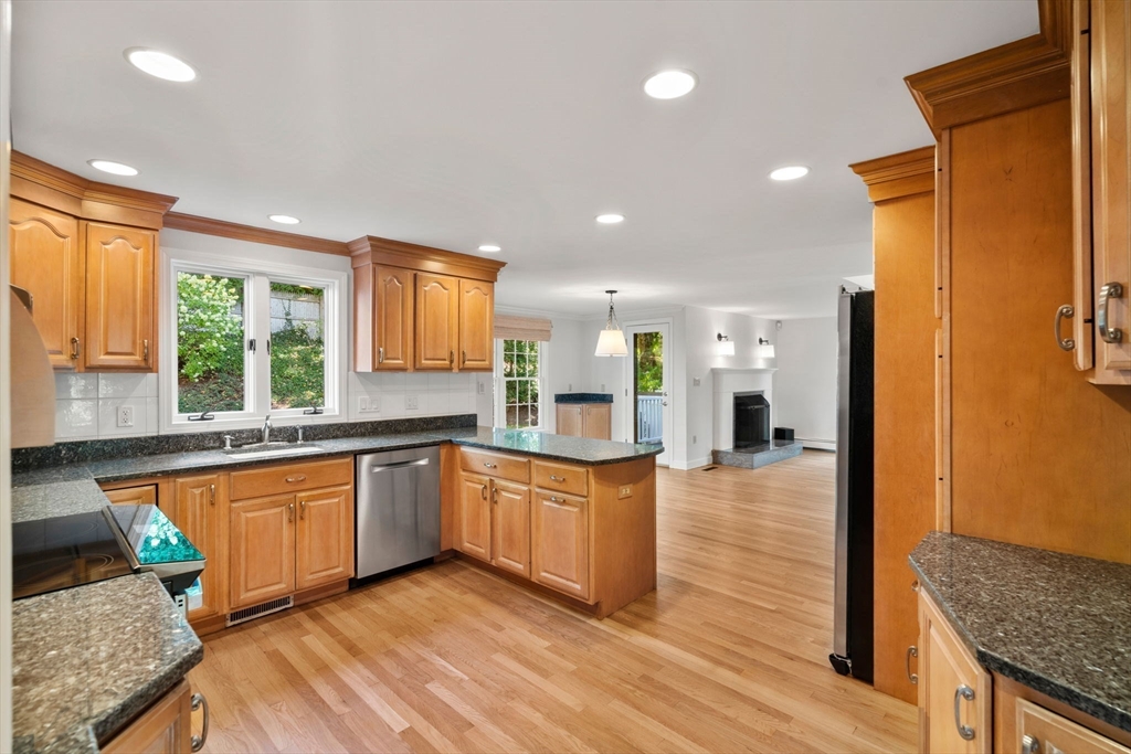 45 Hancock Street Lexington, MA 02420 - Photo 11 of 41