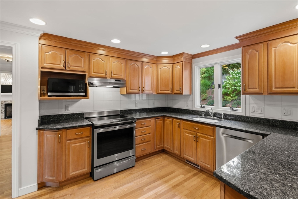 45 Hancock Street Lexington, MA 02420 - Photo 8 of 41