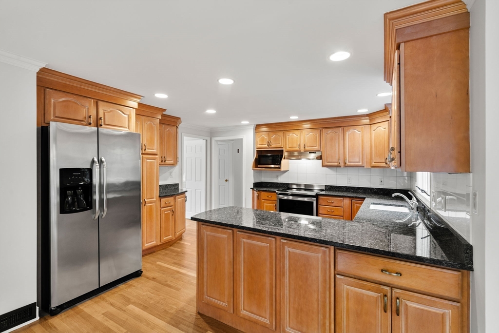 45 Hancock Street Lexington, MA 02420 - Photo 9 of 41