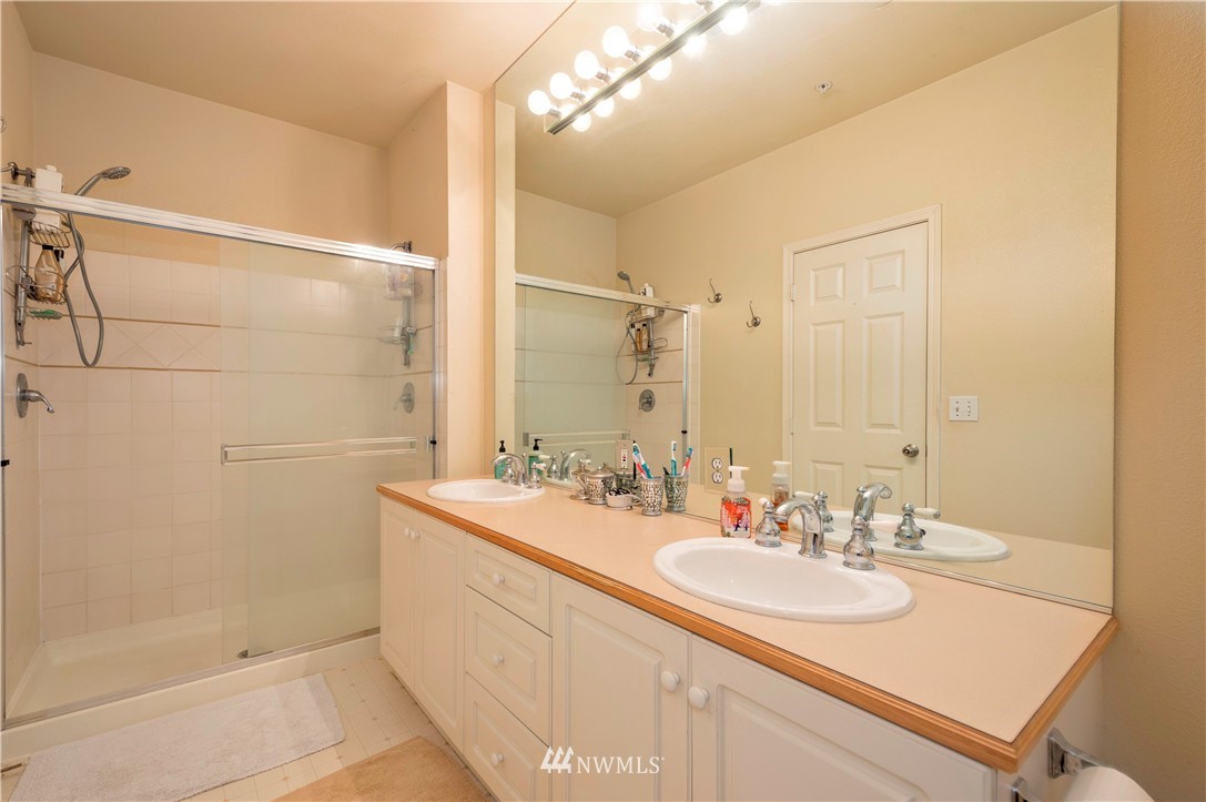 420 South 46th Place, Unit F Renton, WA 98055 - Photo 8 of 14