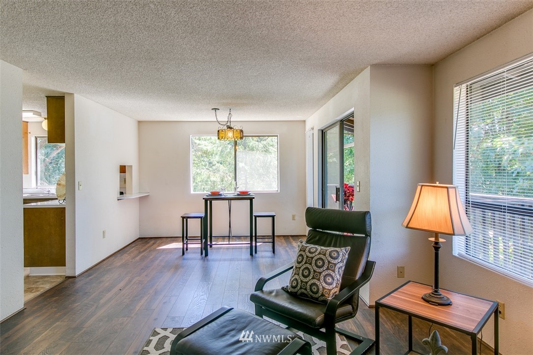 705 Sheridan Road Bremerton, WA 98310 - Photo 13 of 25 a living room with furniture and a window