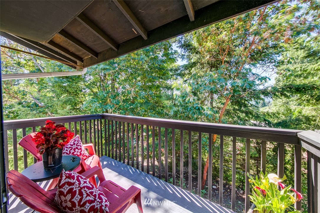 705 Sheridan Road Bremerton, WA 98310 - Photo 14 of 25 a balcony with outdoor space