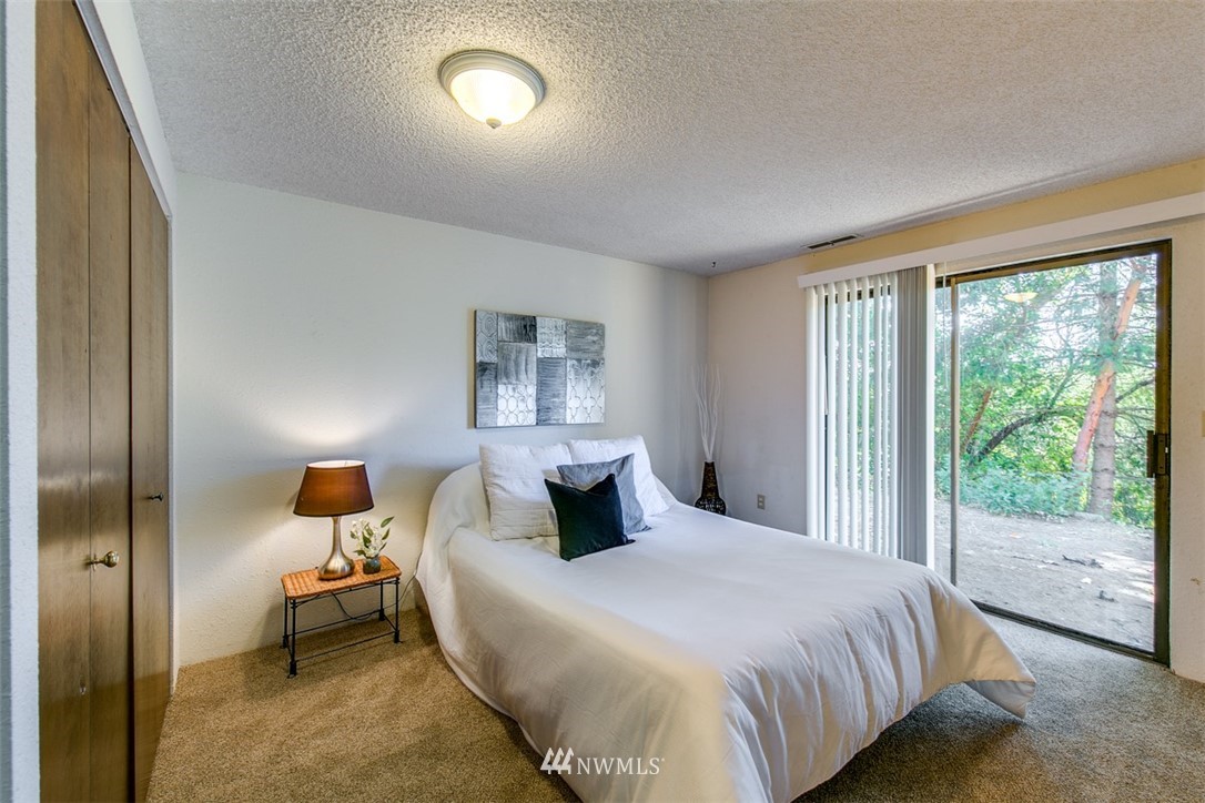 705 Sheridan Road Bremerton, WA 98310 - Photo 18 of 25 a bedroom with a large bed and a window