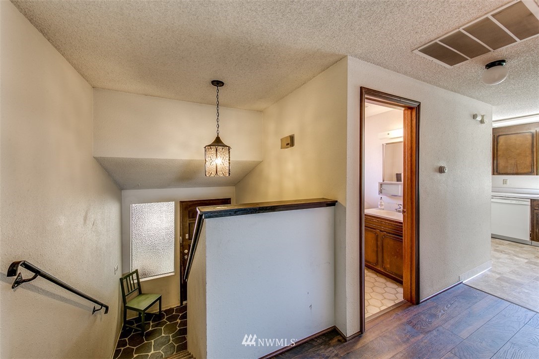 705 Sheridan Road Bremerton, WA 98310 - Photo 5 of 25 a view of a livingroom with wooden floor