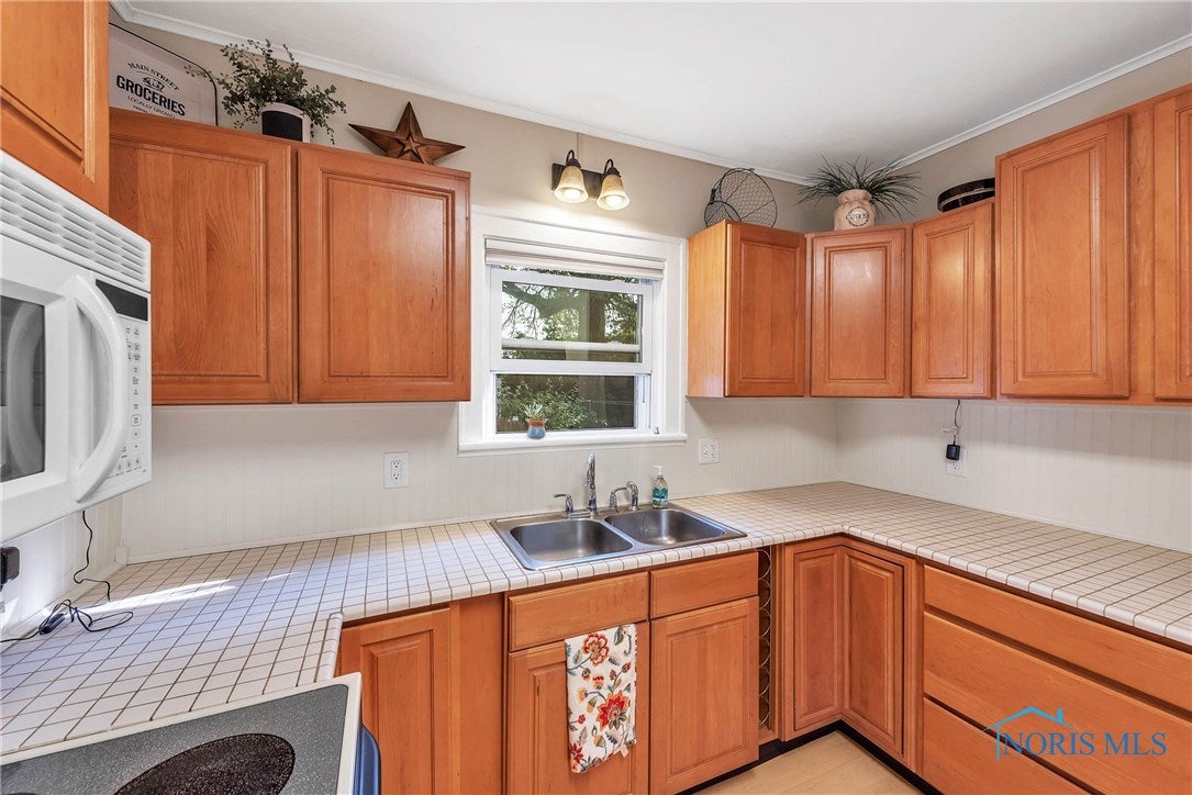 5833 Chippewa Road Toledo, OH 43613 - Photo 14 of 36 Gallery Image 14