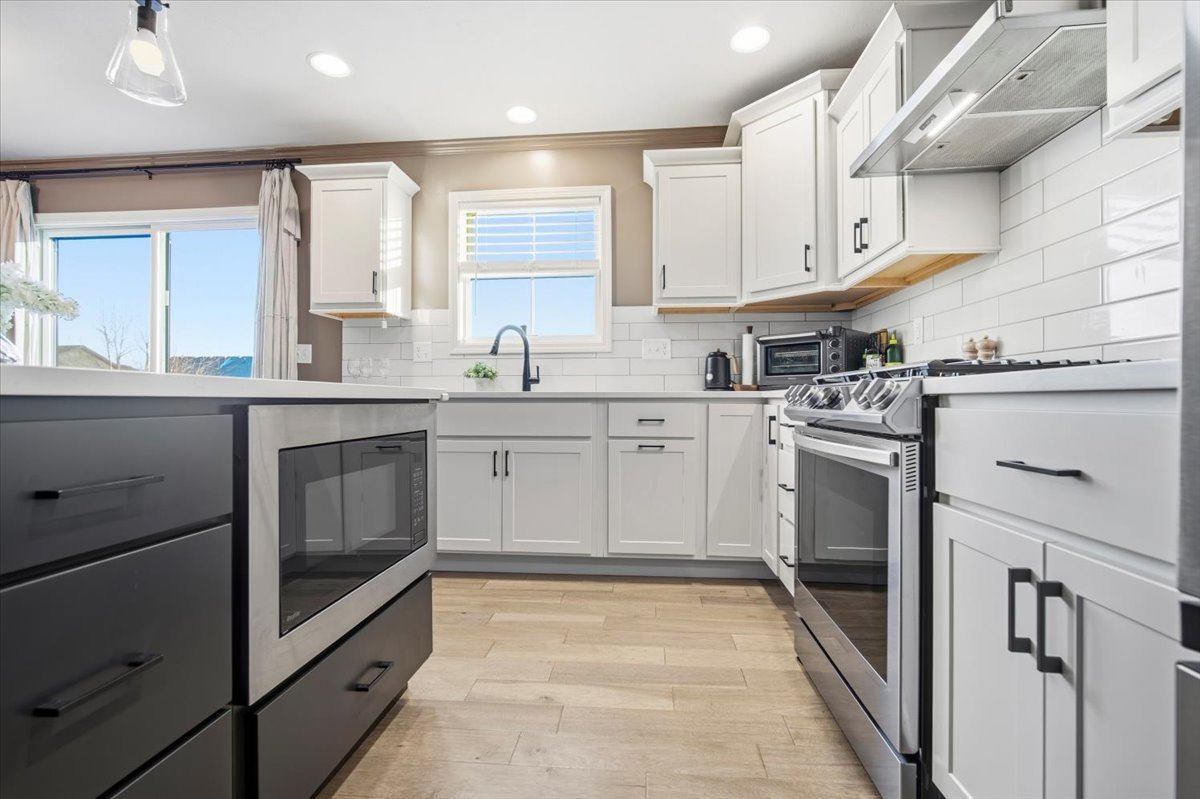 2625 Shale Road Normal, IL 61761 - Photo 29 of 60 a kitchen with stainless steel appliances granite countertop a sink stove and refrigerator