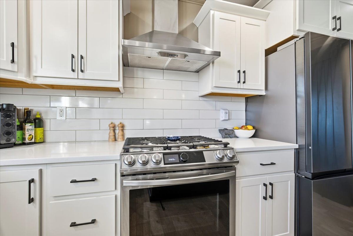 2625 Shale Road Normal, IL 61761 - Photo 31 of 60 a kitchen with stainless steel appliances a stove and cabinets
