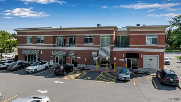 $2,400 | 5712 Main Street, Unit 220, Amherst, NY 14221