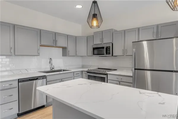 $2,400 | 5712 Main Street, Unit 220, Amherst, NY 14221