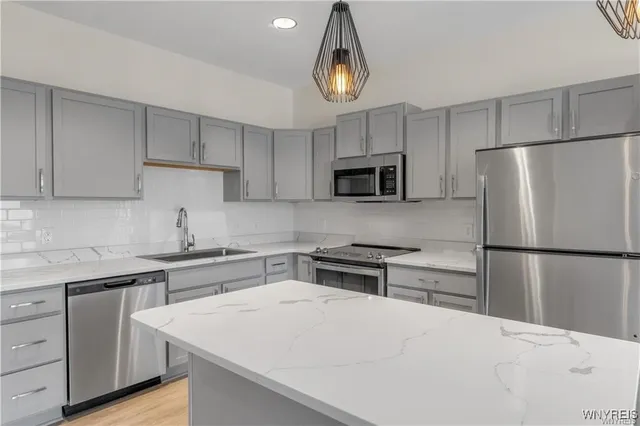 $2,400 | 5712 Main Street, Unit 220, Amherst, NY 14221