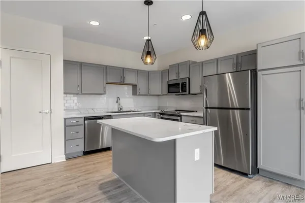 $2,400 | 5712 Main Street, Unit 220, Amherst, NY 14221