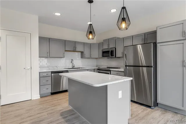 $2,400 | 5712 Main Street, Unit 220, Amherst, NY 14221