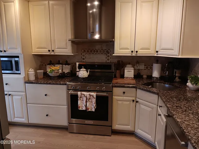 $685,000 | 29 Tall Oaks Court, Unit 2901, Old Bridge, NJ 08857