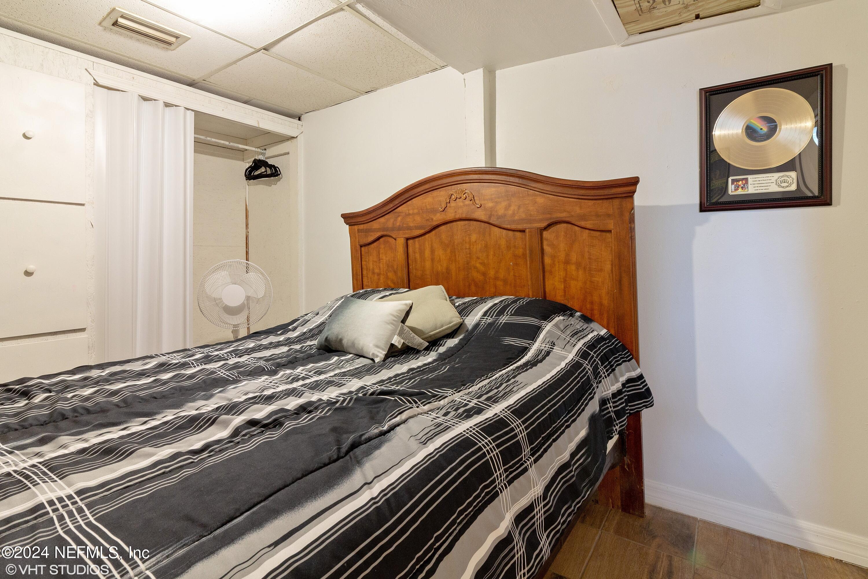 5419 Woodcrest Road Jacksonville, FL 32205 - Photo 5 of 25 a bedroom with a bed and a window