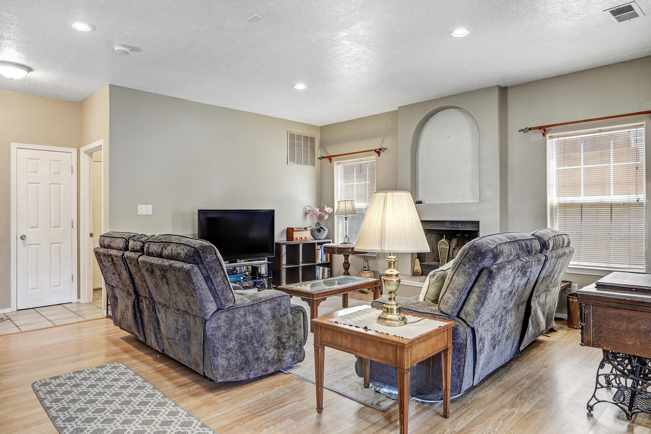 7516 Peregrine Road Northeast Albuquerque, NM 87113 - Photo 9 of 29 Gallery Image 9