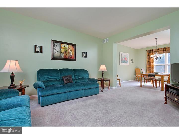 1480 Kearsley Road Sicklerville, NJ 08081 - Photo 8 of 19 Living Room