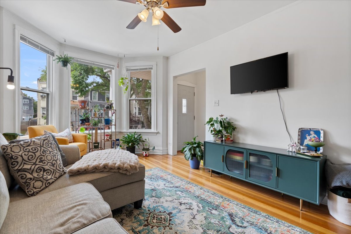 2735 North Ridgeway Avenue Chicago, IL 60647 - Photo 21 of 40 a living room with furniture and a flat screen tv