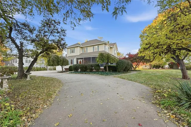 $769,000 | 204 Southwest 2nd Street, Lee's Summit, MO 64063