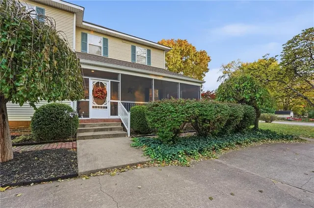 $769,000 | 204 Southwest 2nd Street, Lee's Summit, MO 64063