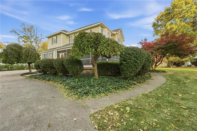 $769,000 | 204 Southwest 2nd Street, Lee's Summit, MO 64063