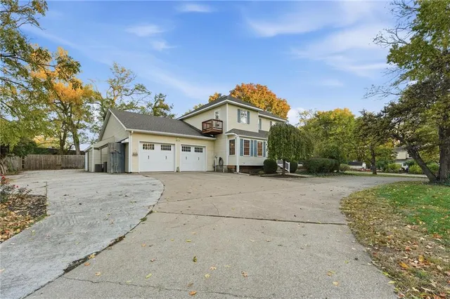 $769,000 | 204 Southwest 2nd Street, Lee's Summit, MO 64063