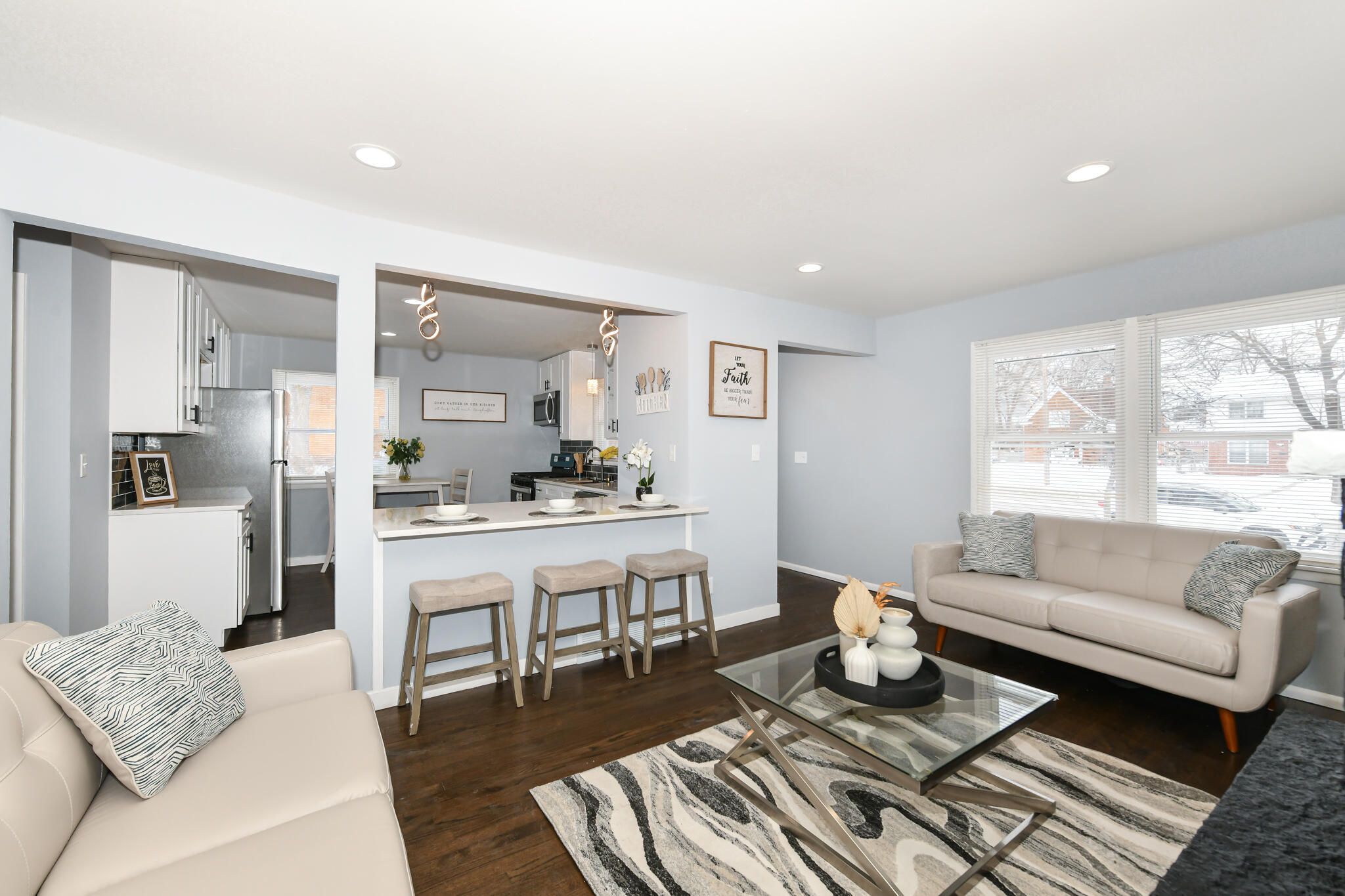 5957 North 64th Street Milwaukee, WI 53218 - Photo 4 of 36 Living Room