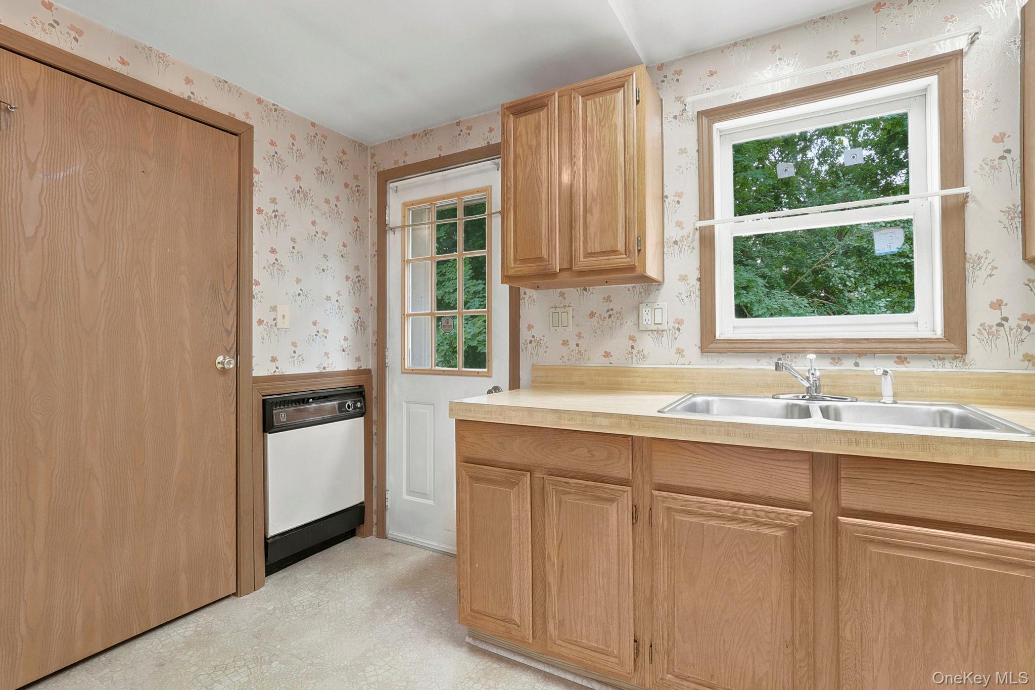 86 Spackenkill Road Poughkeepsie, NY 12603 - Photo 9 of 25 Gallery Image 9