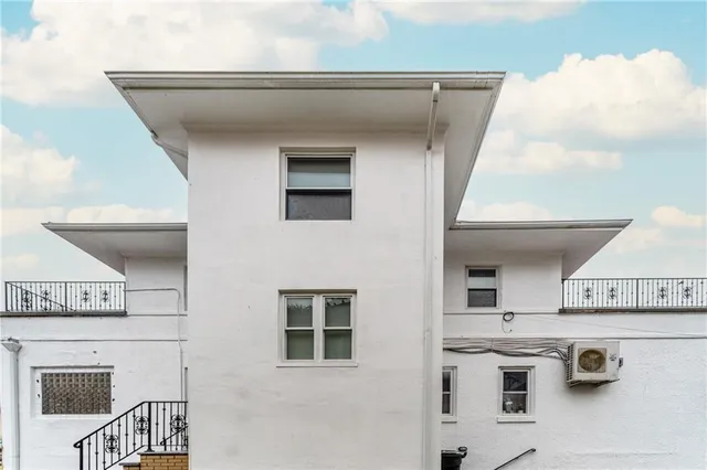 a view of kitchen with washer and dryer