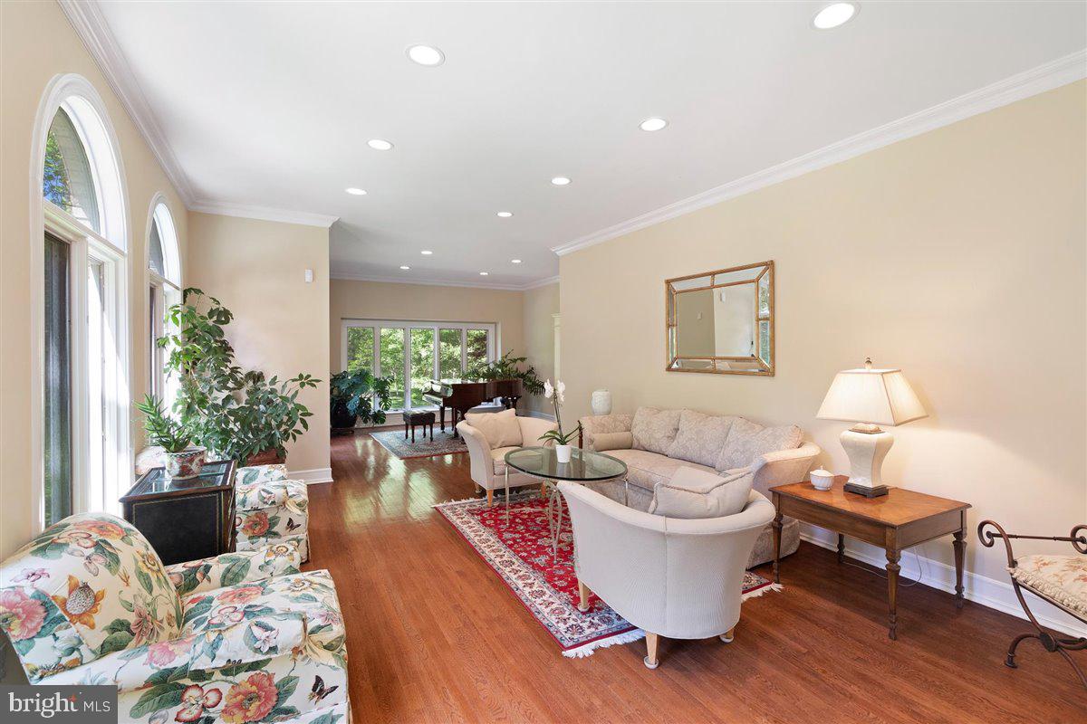 250 Arreton Road Princeton, NJ 08540 - Photo 4 of 41 Living Room