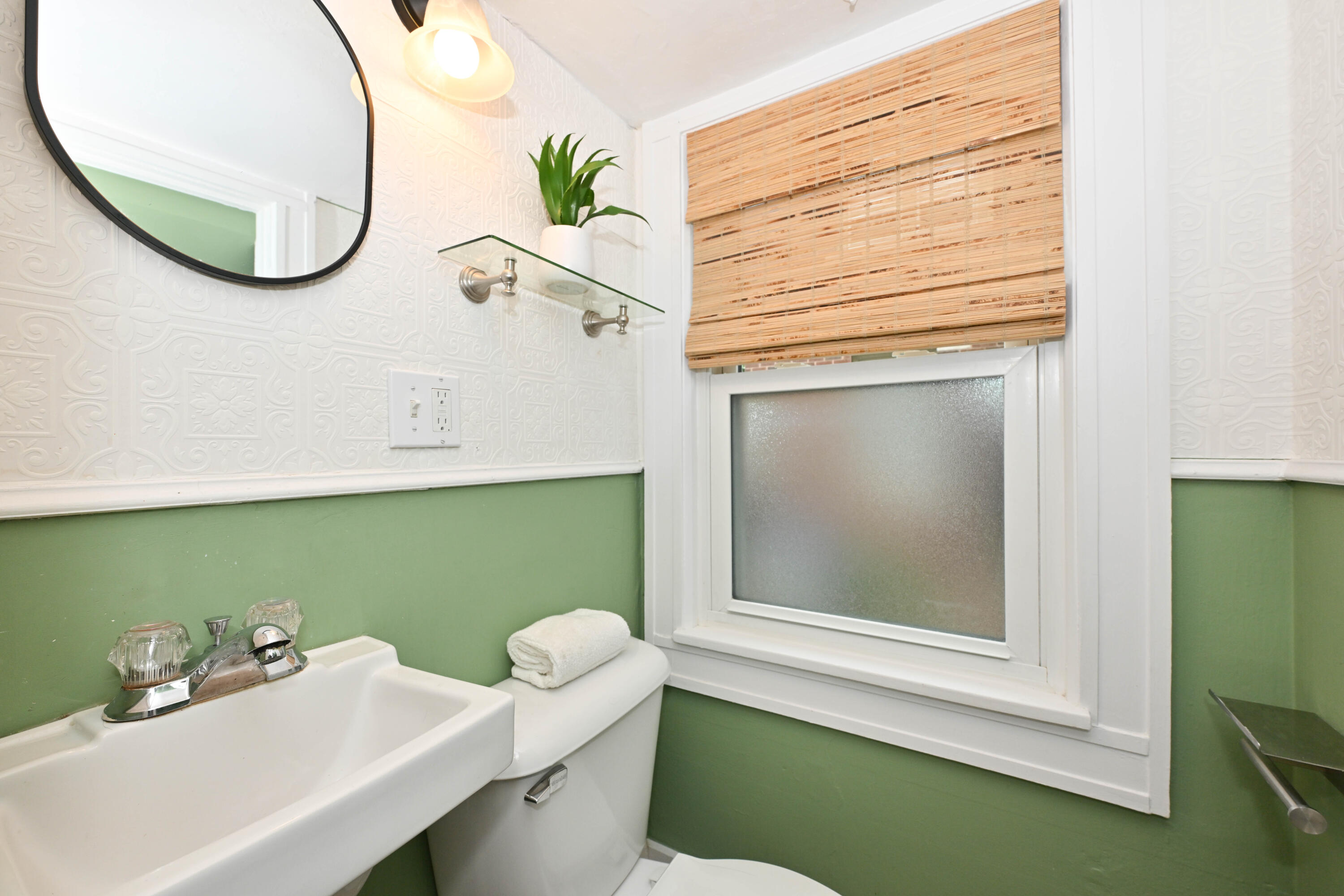1915 North 53rd Street Milwaukee, WI 53208 - Photo 14 of 25 Powder Room