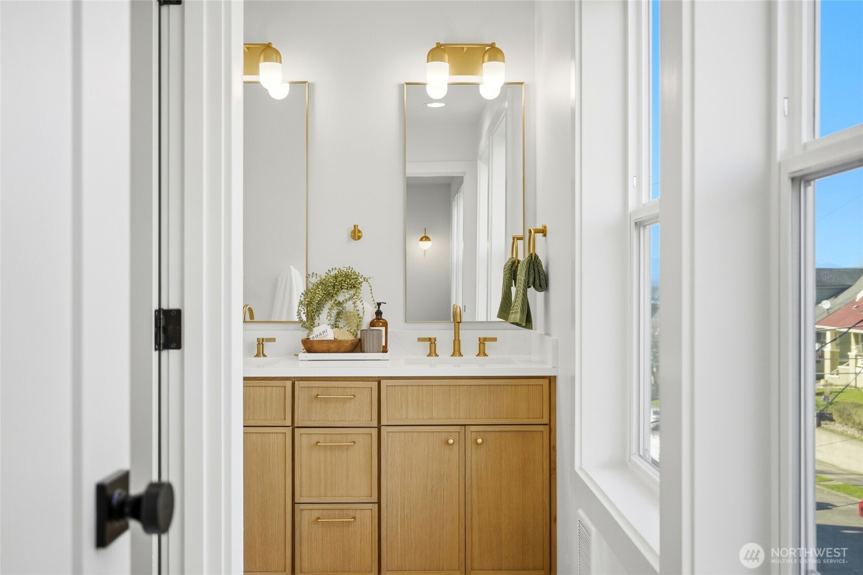 215 North 58th Street Seattle, WA 98103 - Photo 16 of 32