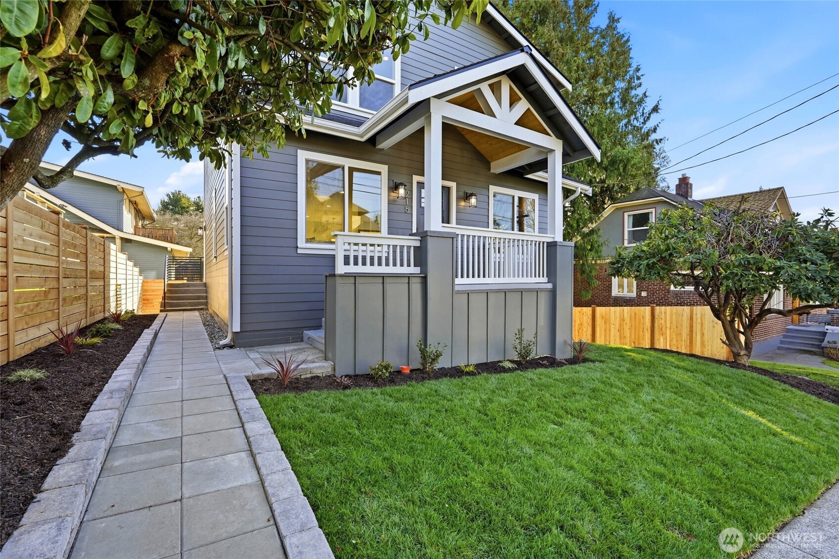 215 North 58th Street Seattle, WA 98103 - Photo 2 of 32