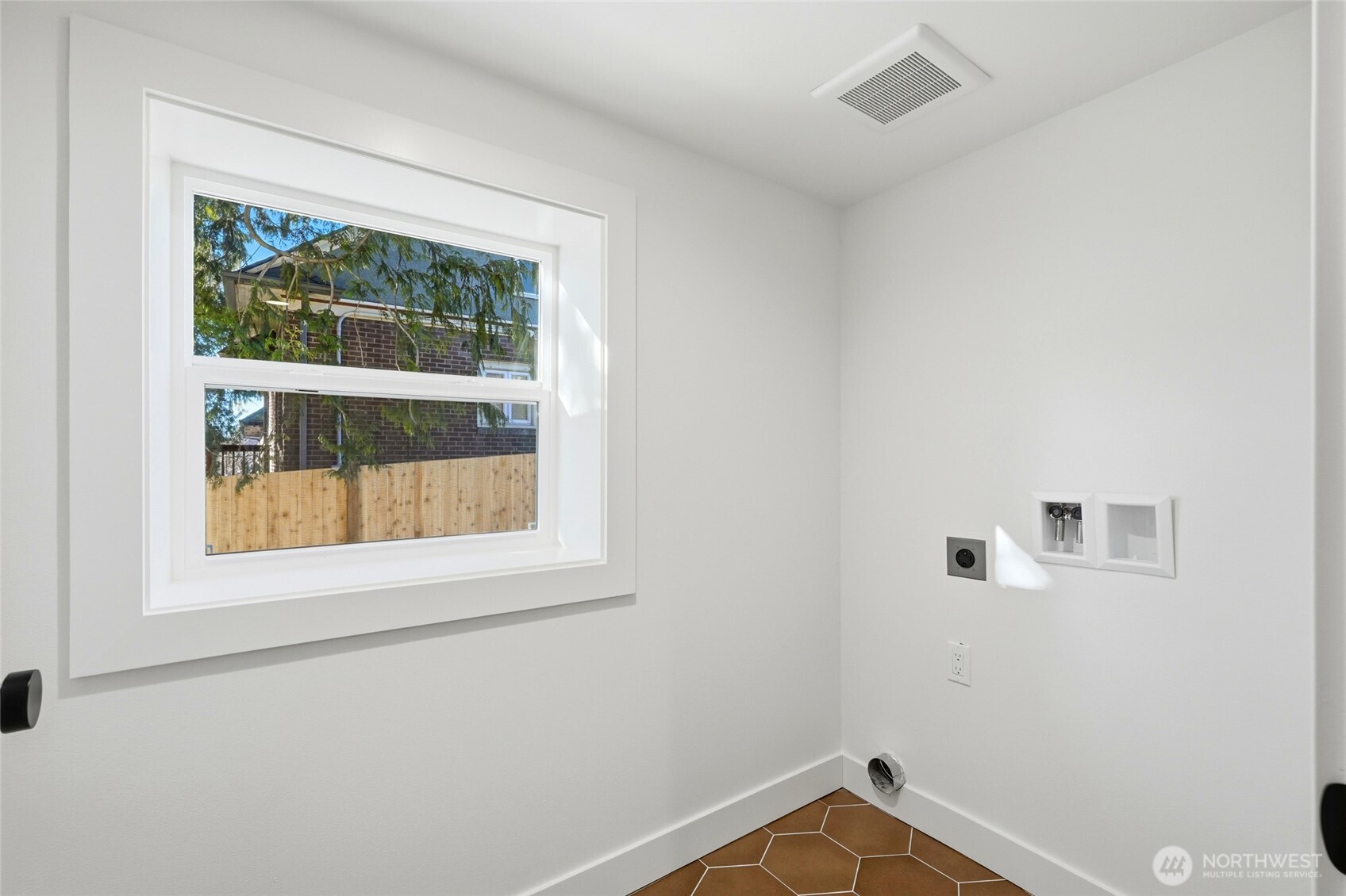 215 North 58th Street Seattle, WA 98103 - Photo 23 of 32