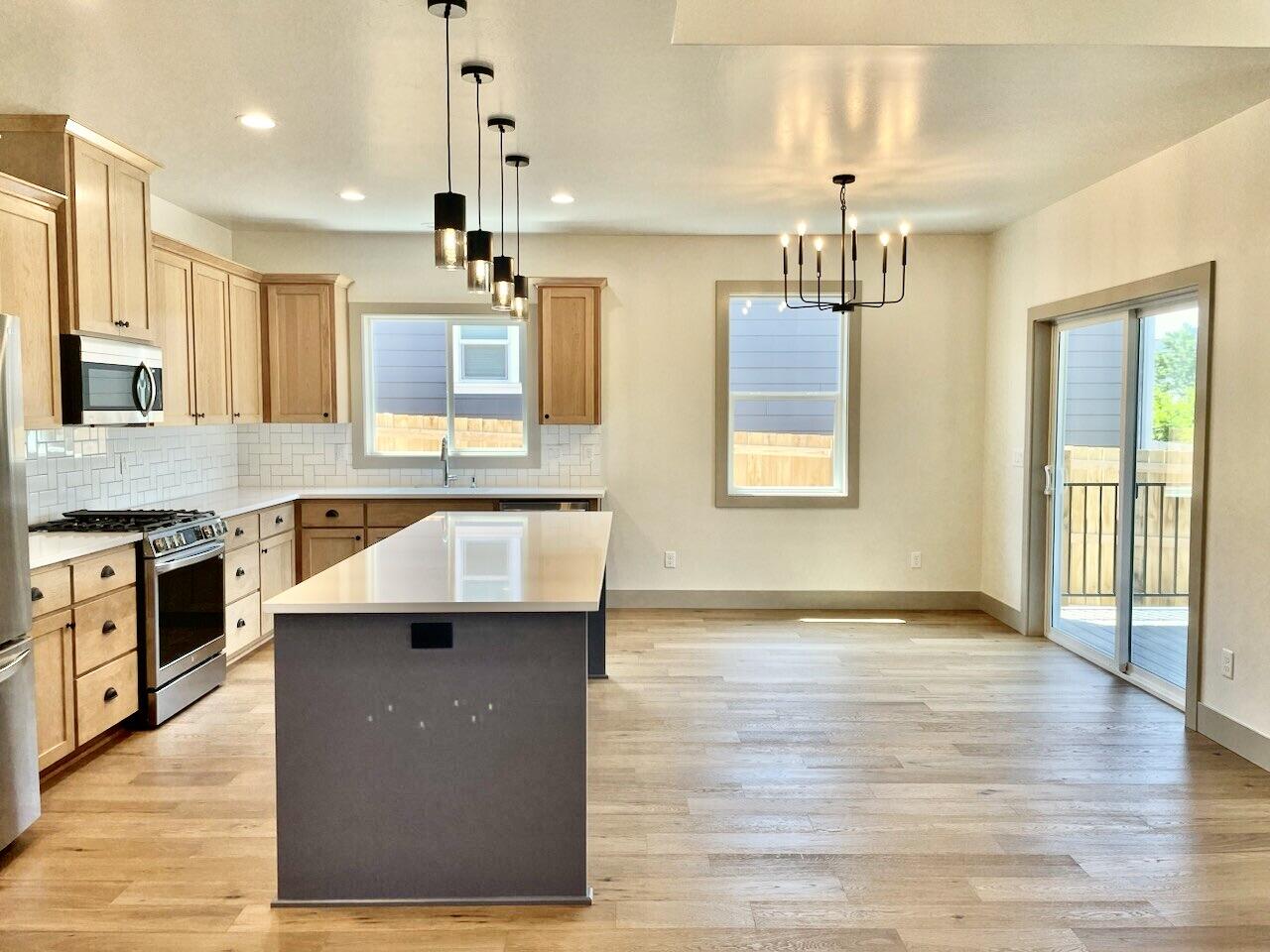 371 Randy Street Ashland, OR 97520 - Photo 7 of 35 Kitchen