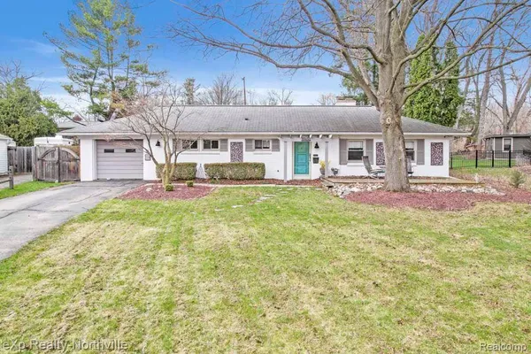 $2,200 | 33650 Hillcrest Street, Farmington, MI 48335