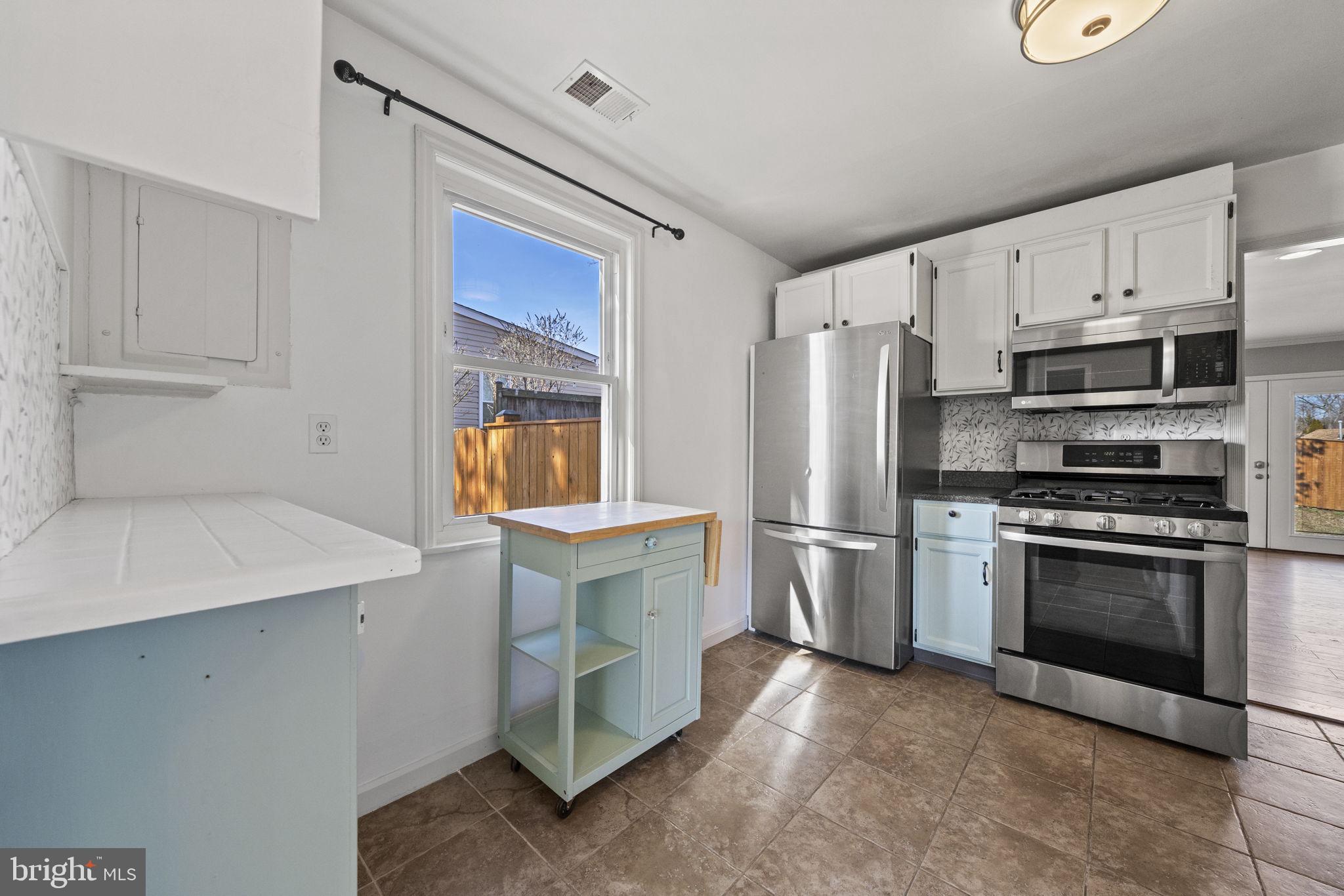 6708 Barrett Road Falls Church, VA 22042 - Photo 4 of 32 Gallery Image 4