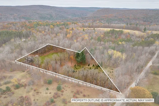 a view of a back yard of a house
