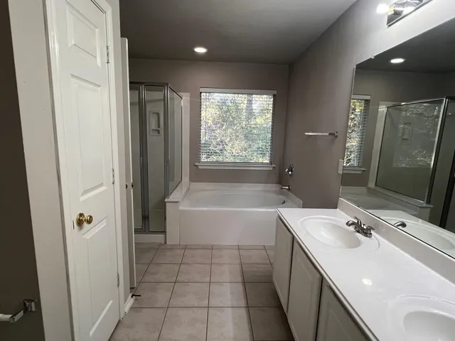 $1,900 | 114 North Camellia Grove Circle, The Woodlands, TX 77382