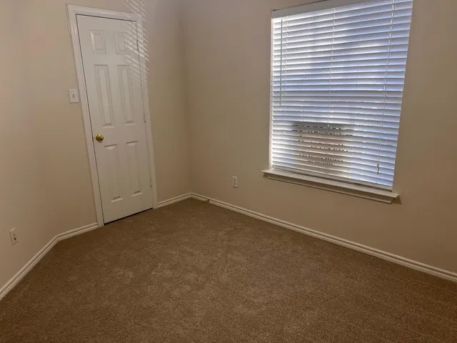 $1,900 | 114 North Camellia Grove Circle, The Woodlands, TX 77382