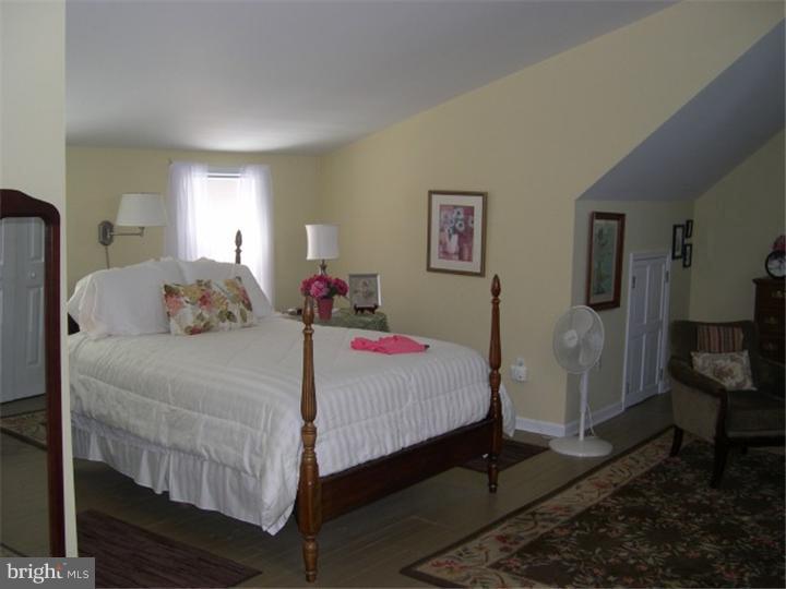607 Arlingham Road Flourtown, PA 19031 - Photo 5 of 6