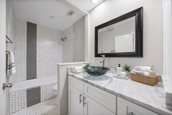 $279,500 | 1240 Barton Hills Drive, Unit 105, Austin, TX 78704