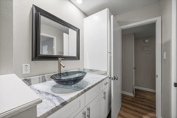 $279,500 | 1240 Barton Hills Drive, Unit 105, Austin, TX 78704